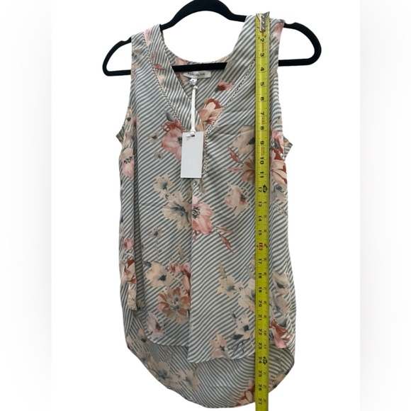 Rose and Olive v neck tank with lacing around neckline size xs - Picture 6 of 6